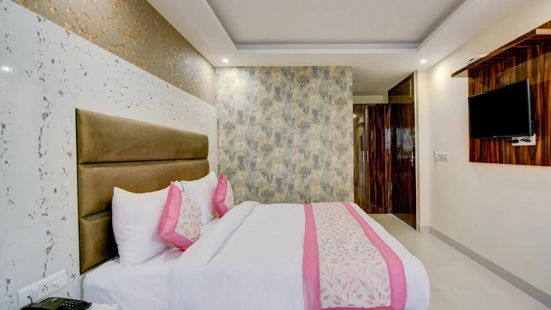 Hotel Smart Signature Delhi Airport New Delhi